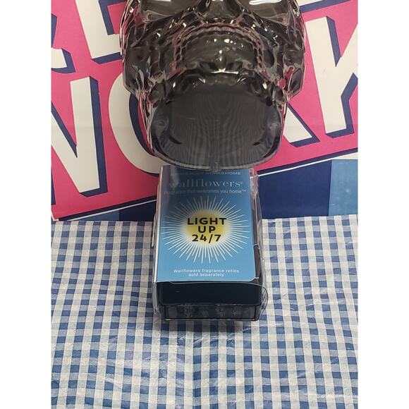 BBW Spooky Skull King Nightlight Wallflower Fragrance Plug In Home Scent Decor - Picture 2 of 2